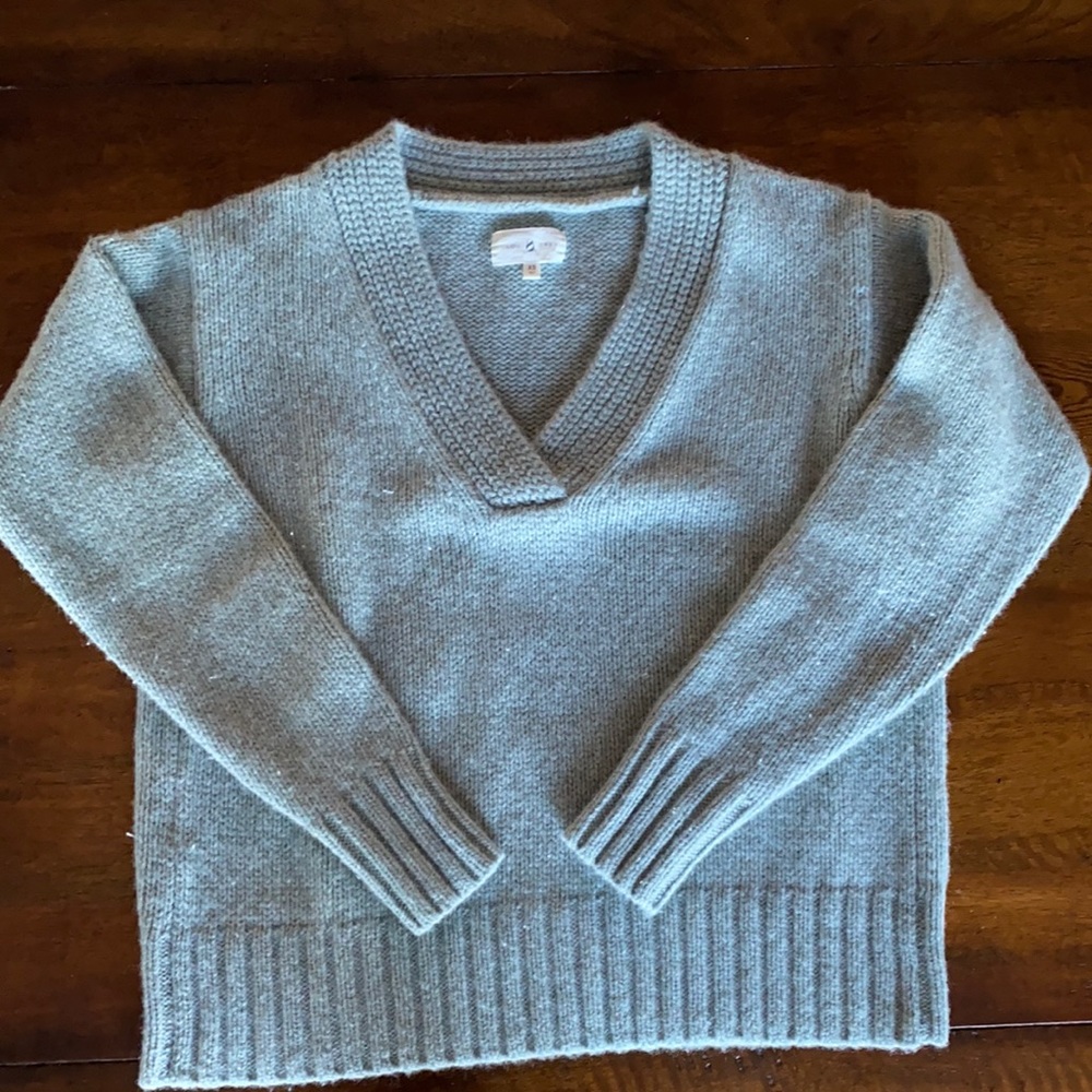 Lou & Grey Gray Cashmere V-Neck Sweater